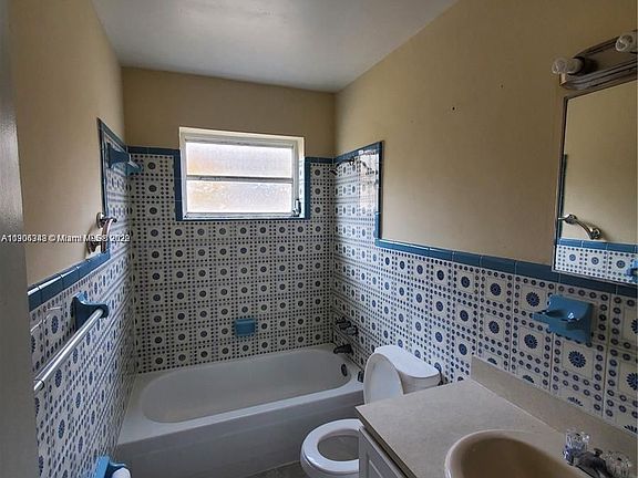 3rd image of 208 NW 56th Ave