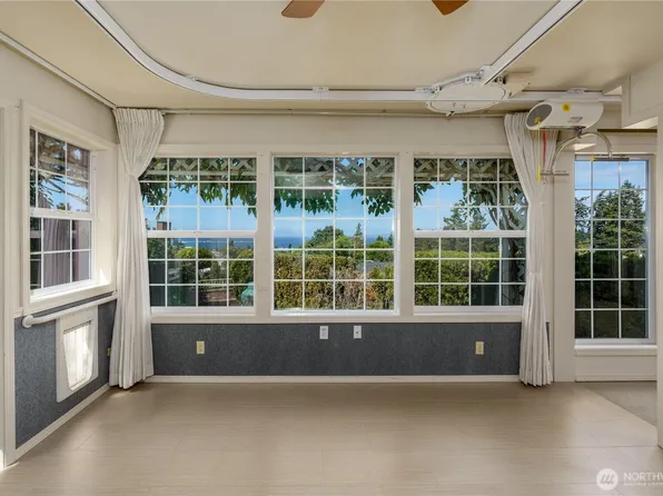 518 S Liberty Street Ct, Port Angeles, WA 98362