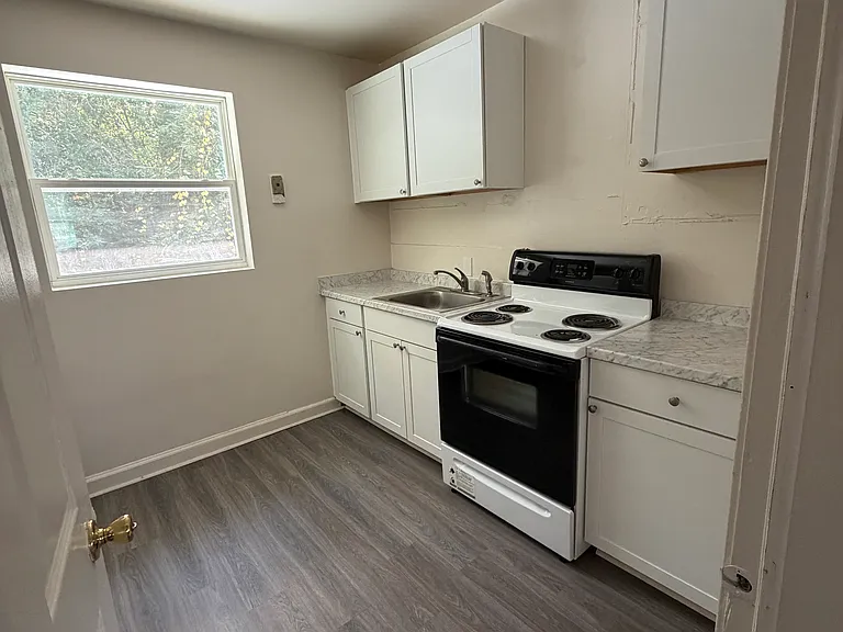 Full Kitchen with new cabinets and quartz countertops