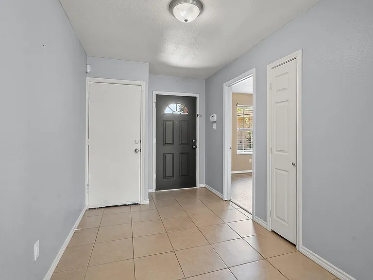 1631 Quail Run — Photo 6