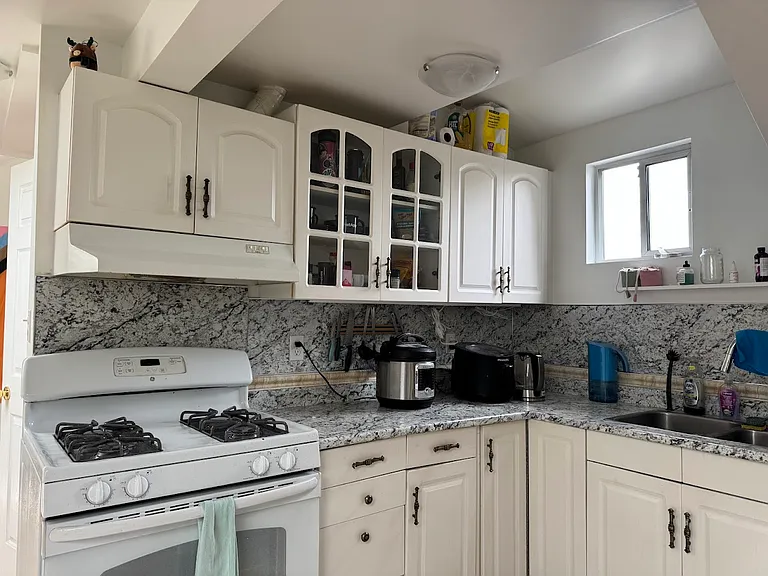 3955 Pandora St #12 — Photo 21