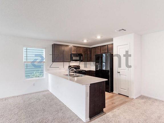 3rd image of 889 Powell St