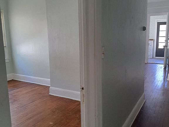 3rd image of 212 Fremont Ave #1