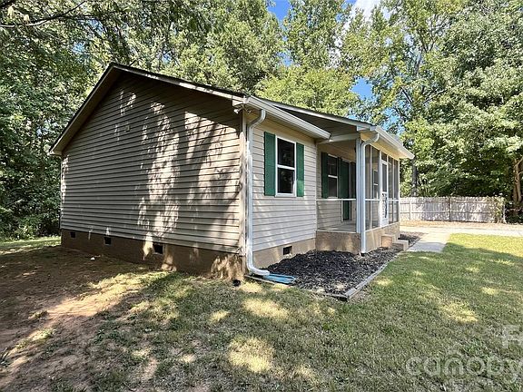 5th image of 828 Cornelius Rd