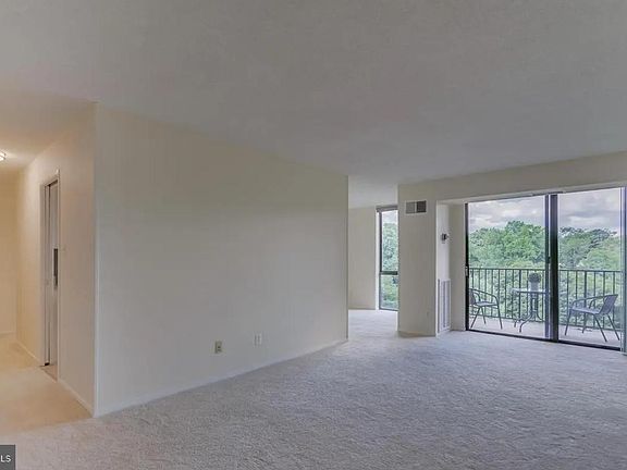 5th image of 2311 Pimmit Dr APT 808