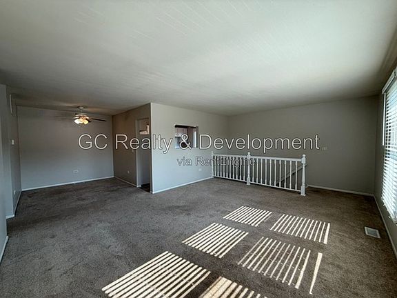 3rd image of 1052 Glouchester Hbr