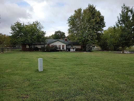 4th image of 25012 Hickory Ln