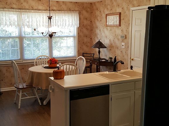 5th image of 1099 Thornwood Dr