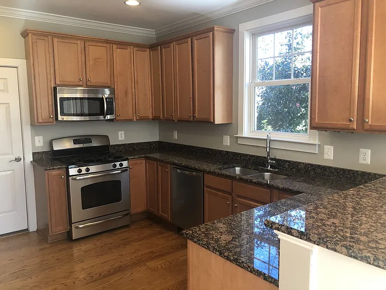 178 Brookwood Dr — Photo 4