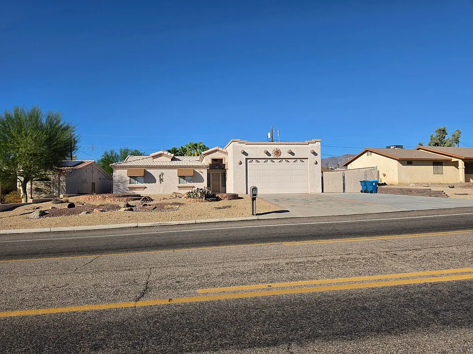 2325 Palo Verde Blvd N