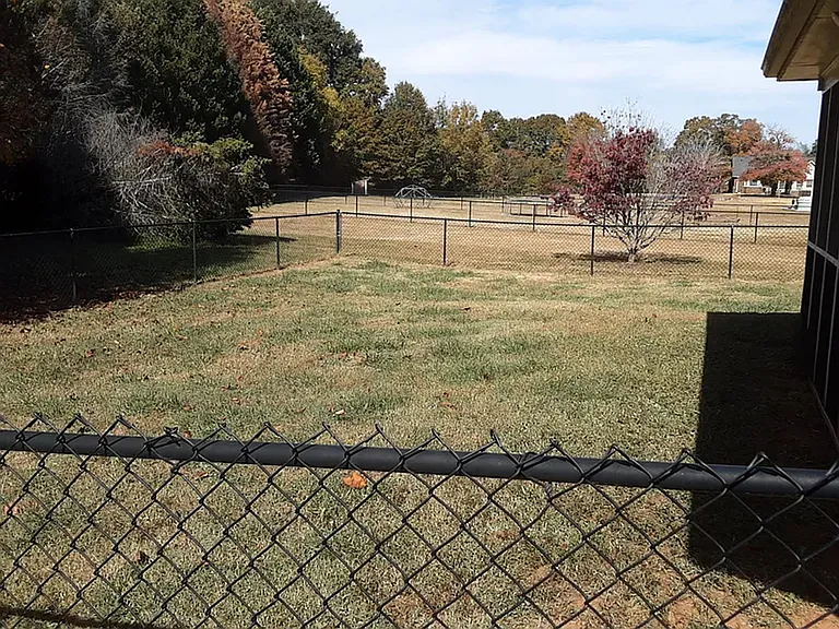 1070 Camden Park Dr — Photo 6
