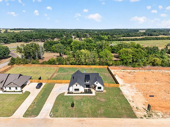3rd image of 305 Grace Ln