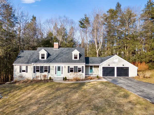 31 Hedgerow Drive, Falmouth, ME 04105