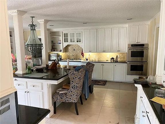 4th image of 7041 Wakeforest Dr