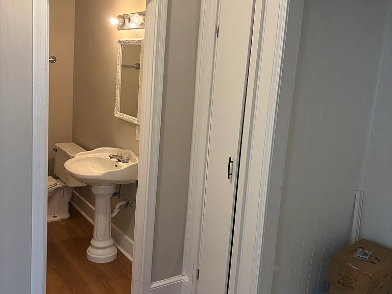 205 N Thompson St — Photo 8