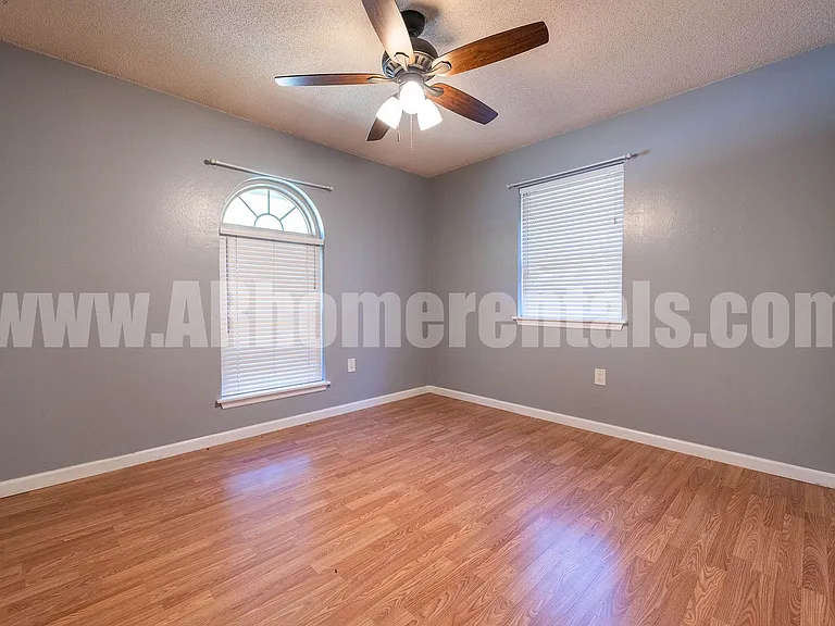 600 S Davis St — Photo 13