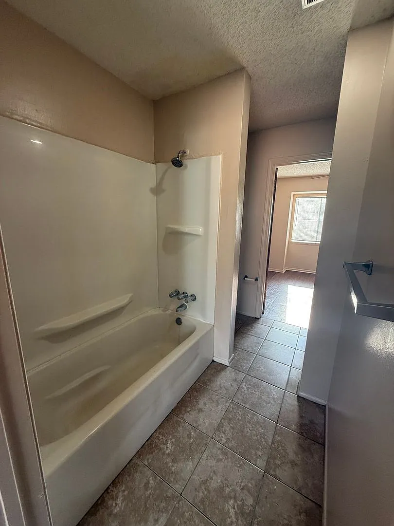 Gm 8848 Gsri Ave — Photo 3