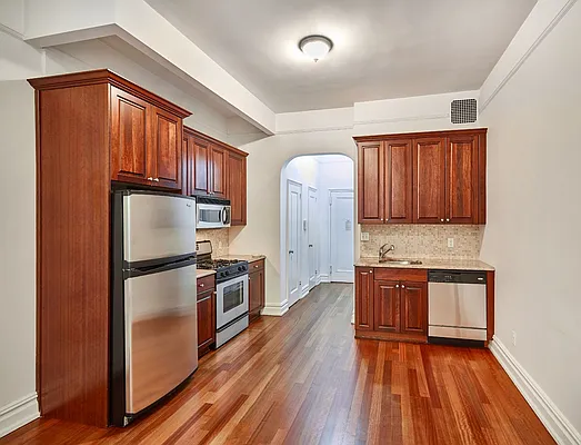 Rented by Vornado Realty Trust | media 27