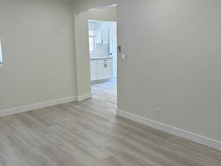 2827 E 6th St — Photo 11