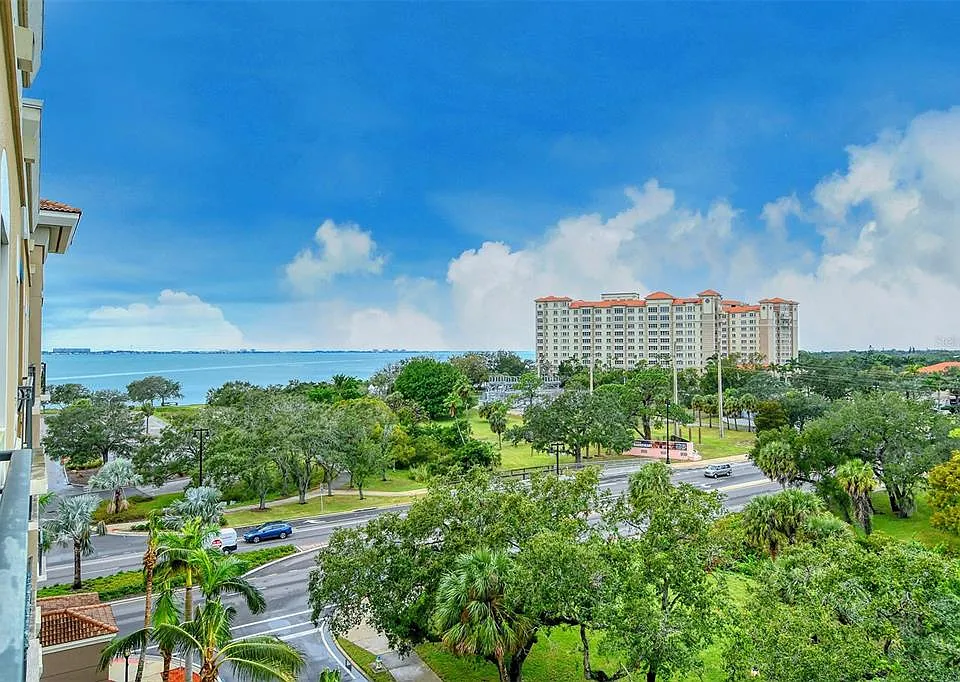 1064 N Tamiami Trl #1627