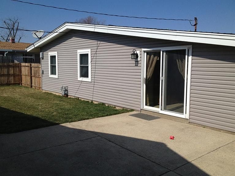 1st image of 227 Gramercy Dr