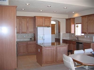 3rd image of 9100 Wilshire Ct NE