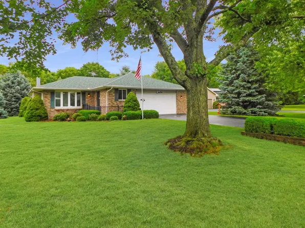 5874 Ada Dr, Roscoe, IL 61073