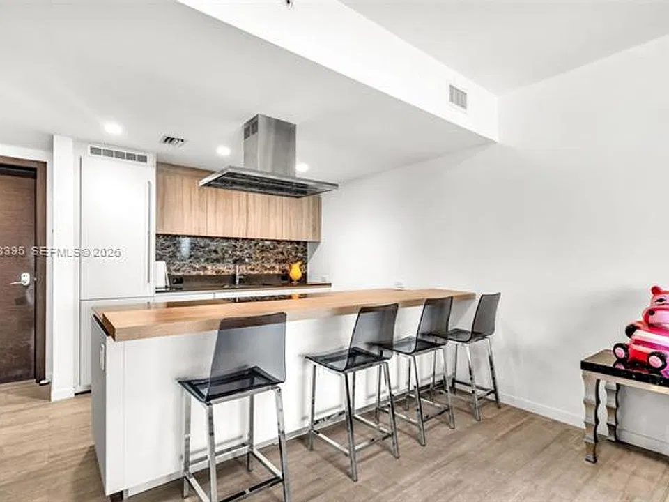 1000 Brickell Plz #CU-3110