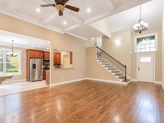 4th image of 8664 Maple Valley Dr