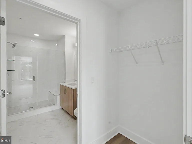 701 N Henry St #401 — Photo 34