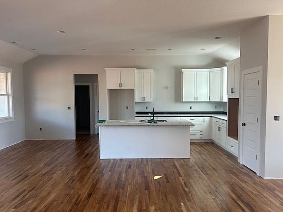 5th image of 10 Worthmore Ct