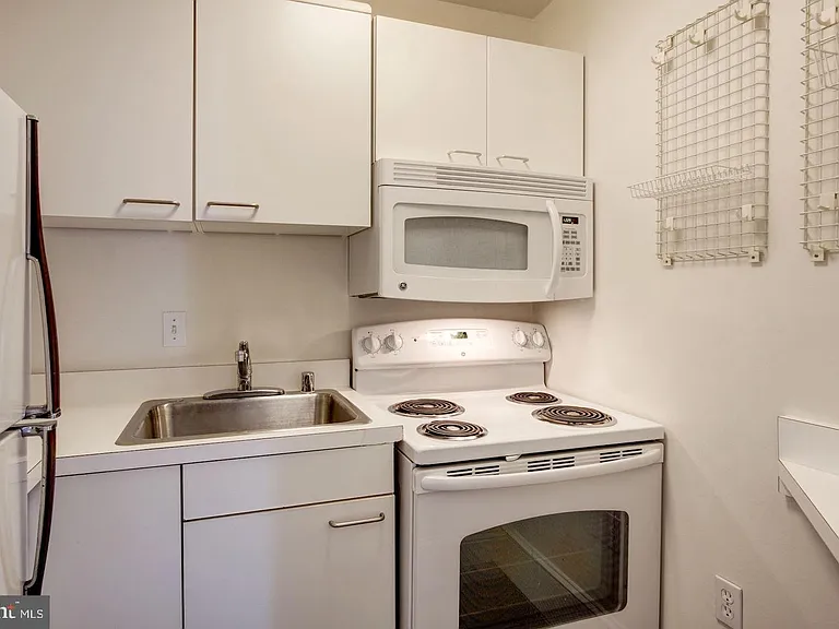 2153 California St NW #207 — Photo 8