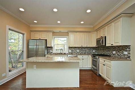 1217 Austin St Evanston IL-small-002-Kitchen-666x444-72dpi