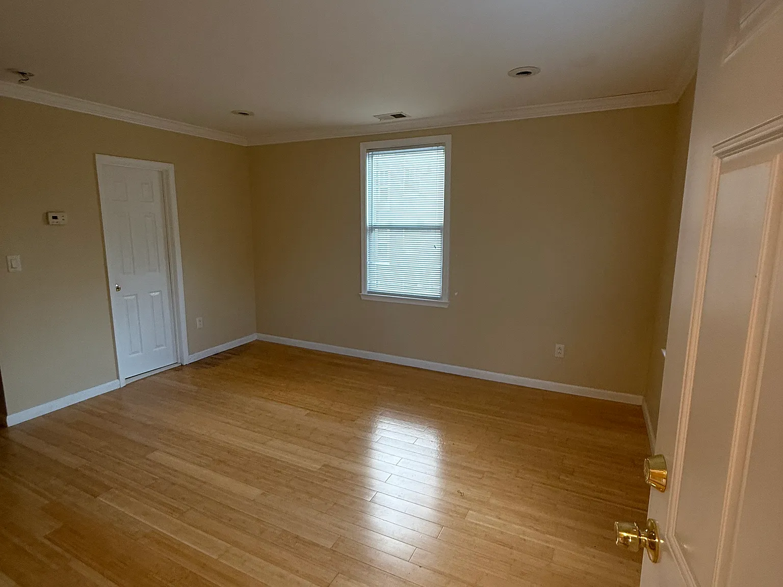 2 bed, 782 sqft, $1,999 — Photo 2