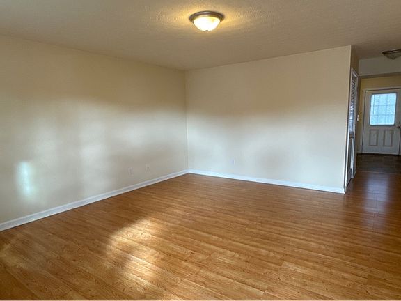 3rd image of 574 Lost Cir APT A