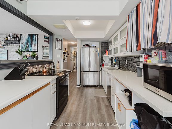 4th image of 26 Hanover Rd #1101