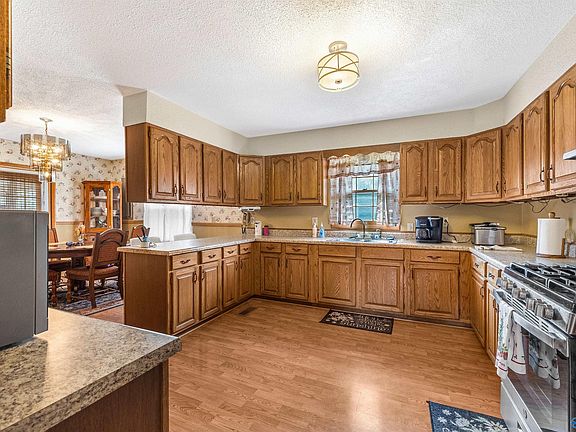 4th image of 2350 Martling Gap Rd