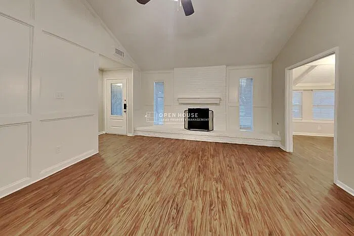 3 bed, 2.0 bath, 1808 sqft, $2,025 — Photo 3