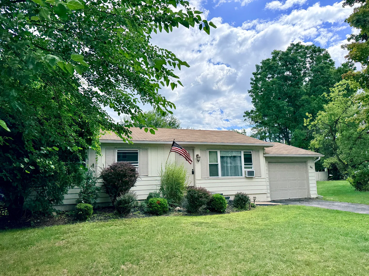 3 bed, 1350 sqft, $3,500 — Photo 3