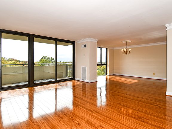 4th image of 4620 N Park Ave APT 1003W