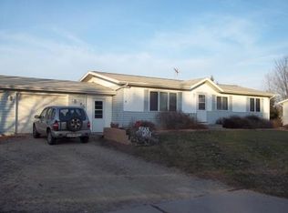 218 Riverview Dr, Manawa, WI 54949
