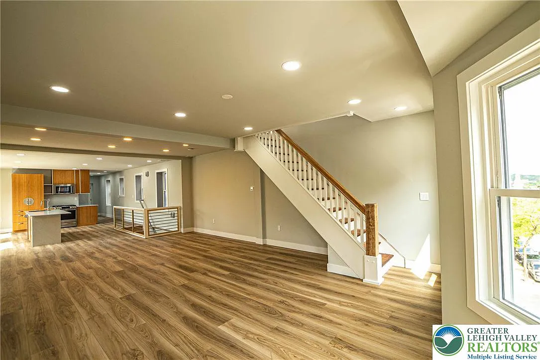 Building Photo - 521 Ferry St #PENTHOUSE