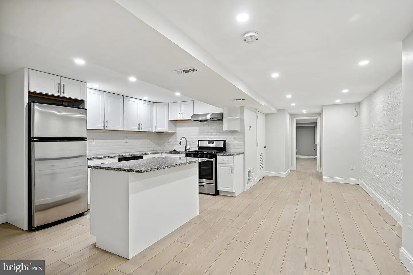 4 bed, 2.5 bath, 3035 sqft, $1,950 — Photo 4
