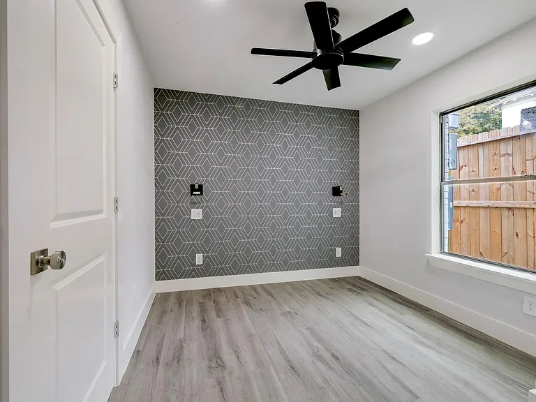 2403 Cleburne St #3 — Photo 17