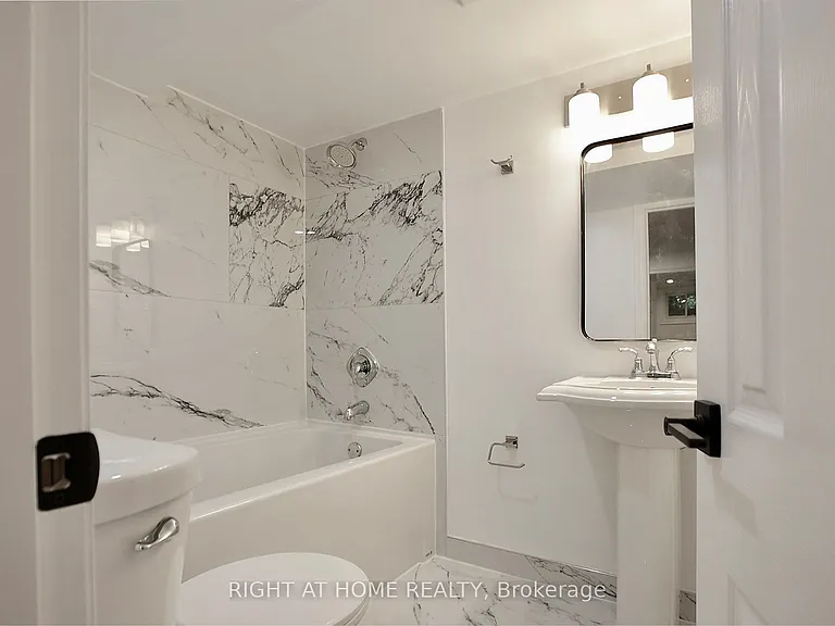 89 W Yonge Blvd NW — Photo 38