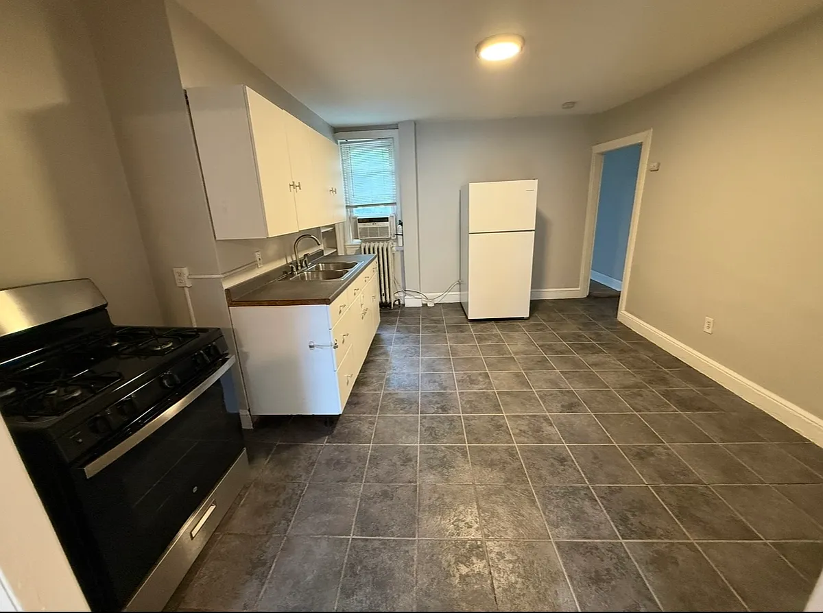 Building Photo - 932 N Randolph St #1
