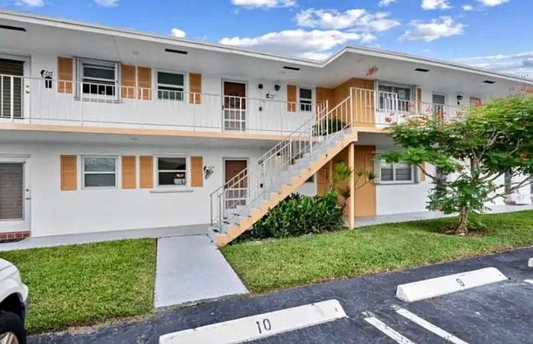 1st image of 1116 Lake Ter APT 205