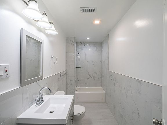 4th image of 1726 Pine St APT 1F