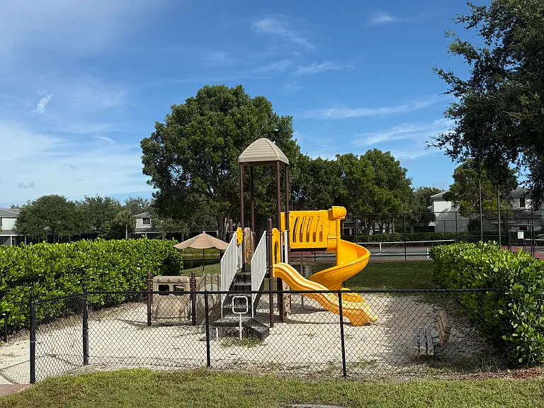 14681 Sutherland Ave — Photo 5
