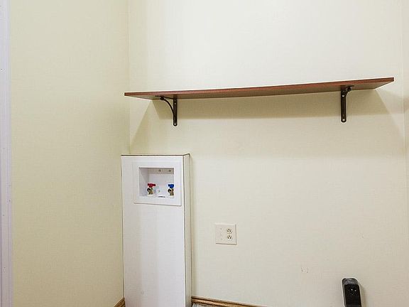 Washer & Dryer Hookup